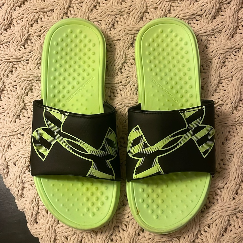 Under Armour Youth Sandal Slides Size 6